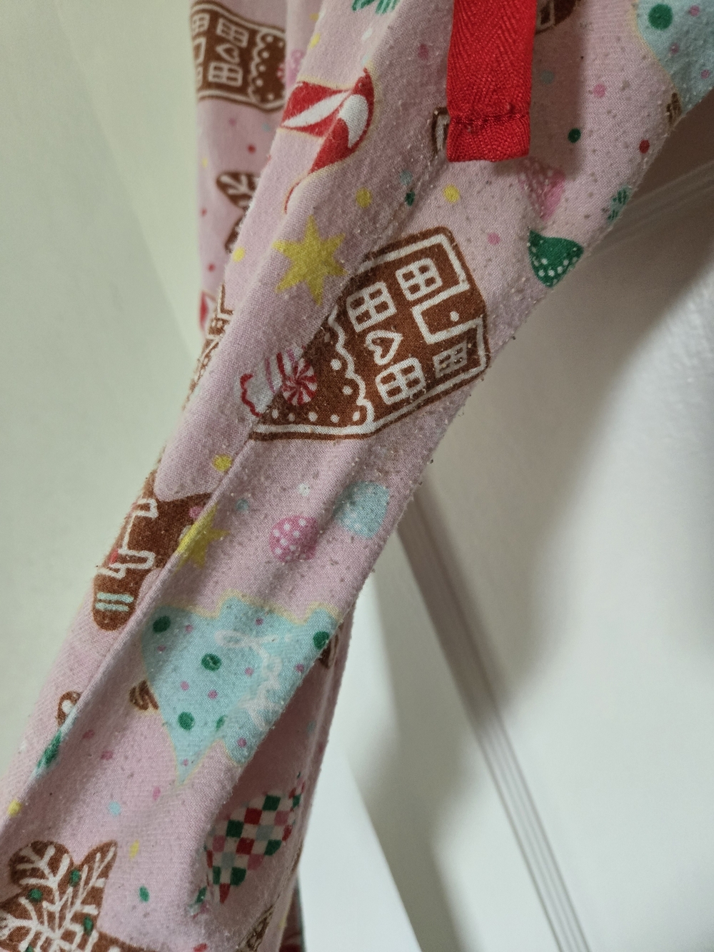 Old Navy Pink Holiday Gingerbread Print Pajama Pants with Red Drawstring - Picture 3 of 5